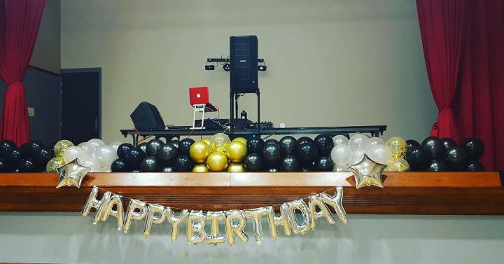 Un DJ compétent pour animer votre fête d’anniversaire.